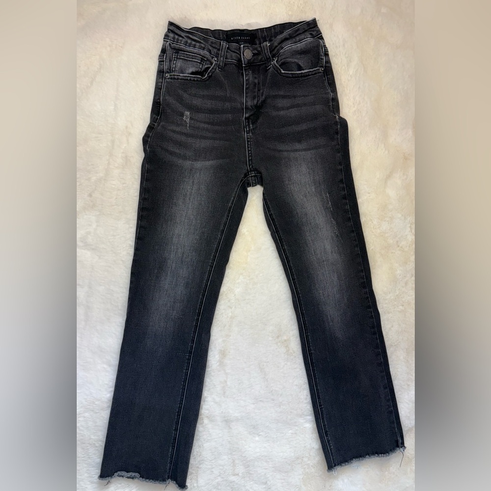 Risen jeans, black with frayed hem